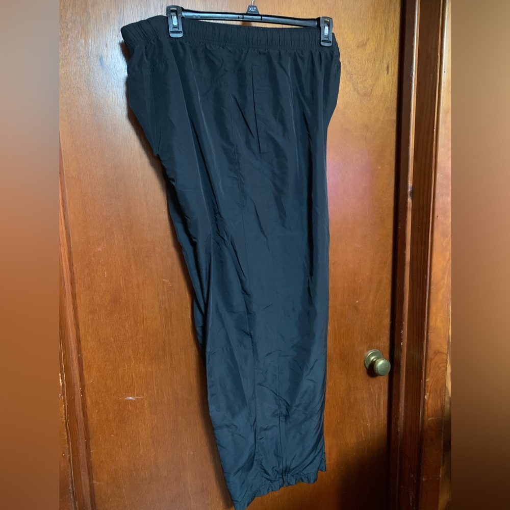 Men’s 3X Starter brand sweat pants.